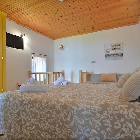 شقة To Patriko Mas Guesthouse-1 *